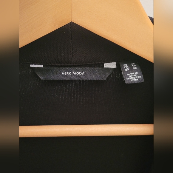 Women's Light Coat - Picture 3 of 3